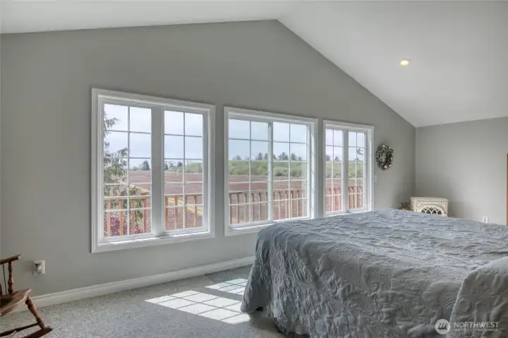 Primary bedroom, cont