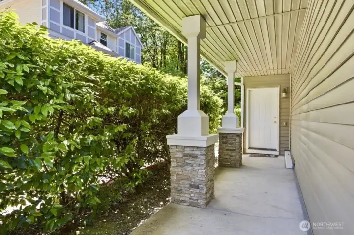 Elegant covered entry way Elegant covered entry way