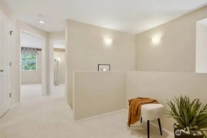 Nice alcove at the top of stairs! Nice alcove at the top of stairs!