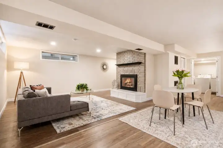 Eating Area – Spacious eating area adjacent to the kitchen, perfect for casual dining Eating Area – Spacious eating area adjacent to the kitchen, perfect for casual dining
