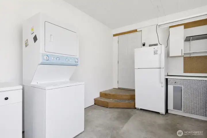 Garage Laundry Area – Additional washer and dryer set conveniently located in the garage for added flexibility and convenience Garage Laundry Area – Additional washer and dryer set conveniently located in the garage for added flexibility and convenience