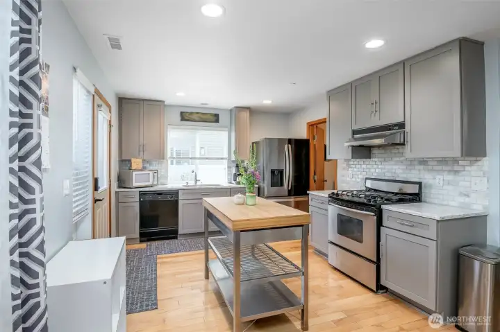 Gorgeous Backsplash, granite countertops & Walk-in pantry
