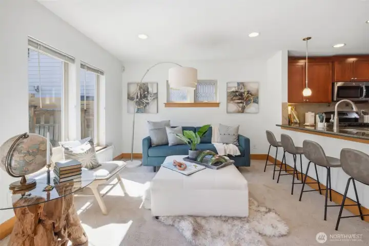 Enjoy entertaining with large family room/den next to kitchen and provides access to back patio Enjoy entertaining with large family room/den next to kitchen and provides access to back patio