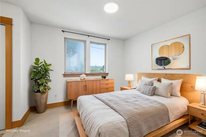 Charming guest bedroom #2 or office space Charming guest bedroom #2 or office space
