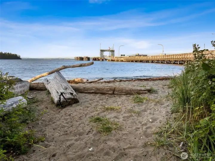 Community beach access just to the left of the ferry terminal a block from the house.