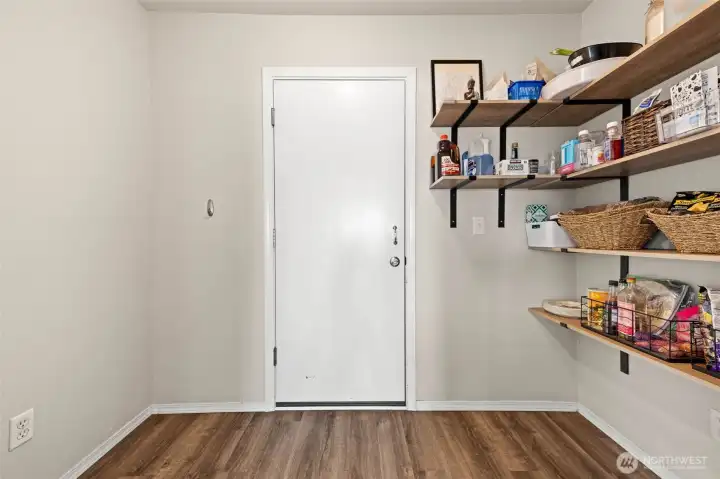 Walk-in pantry+ garage door