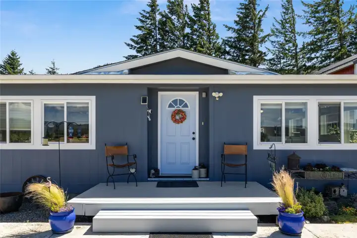 Front entry and deck