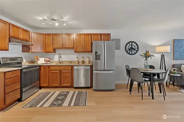 Whip up culinary masterpieces or enjoy takeout from any of the dozens of nearby restaurants in this fabulous kitchen.
