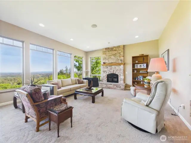 FAMILY ROOM - With Amazing Views!