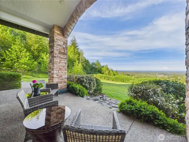 REAR PARIO - With amazing views!!!