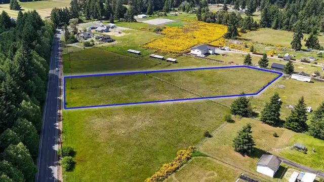 Dry land with no recorded wetlands. Blue boundary lines are approximate. Buyer to verify to their own satisfaction.