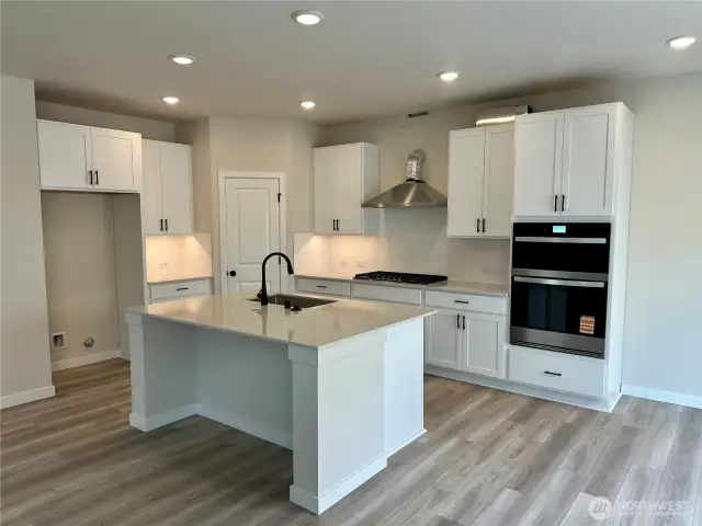 Disclaimer Secondary photos of same floor plan on different lot in different community: Photos are from another Noah, finishes, upgrades, and features may vary.