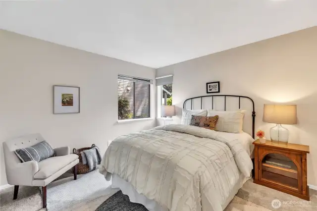 Alternate shot highlighting the second bedroom