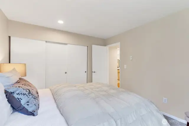 Second bedroom seen from another vantage point.
