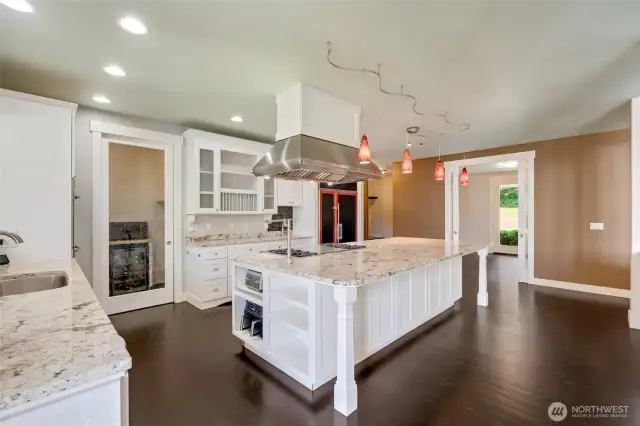 3 sinks total in large kitchen. Perfect for entertaining