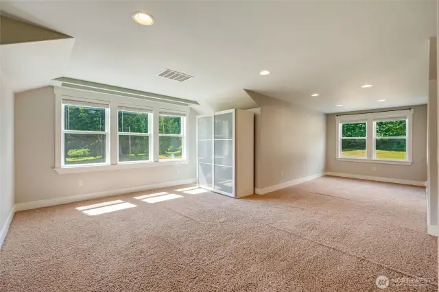 Upstairs bonus room/Loft