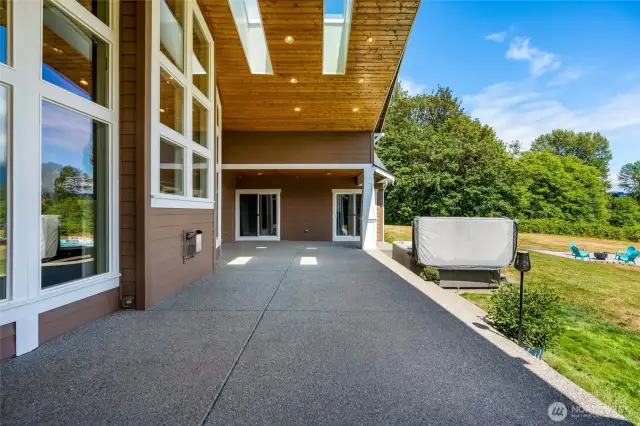 Vaulted outdoor patio with mountain views
