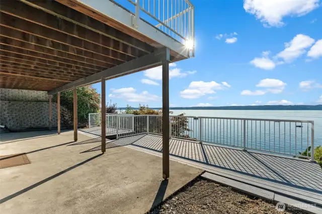 Endless spots to enjoy the outdoors, with sun-filled decks crafted from wood and composite materials.