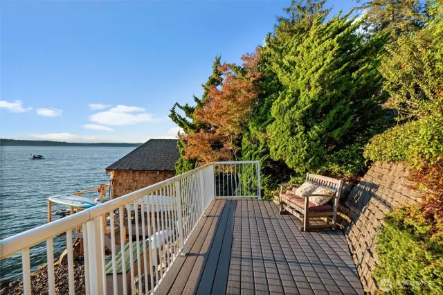 Endless spots to enjoy the outdoors, with sun-filled decks crafted from wood and composite materials.