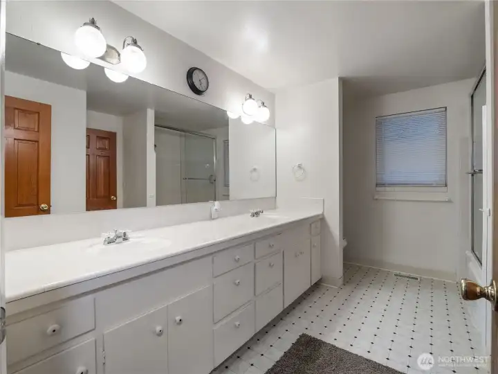 Full Bathroom on Main Floor