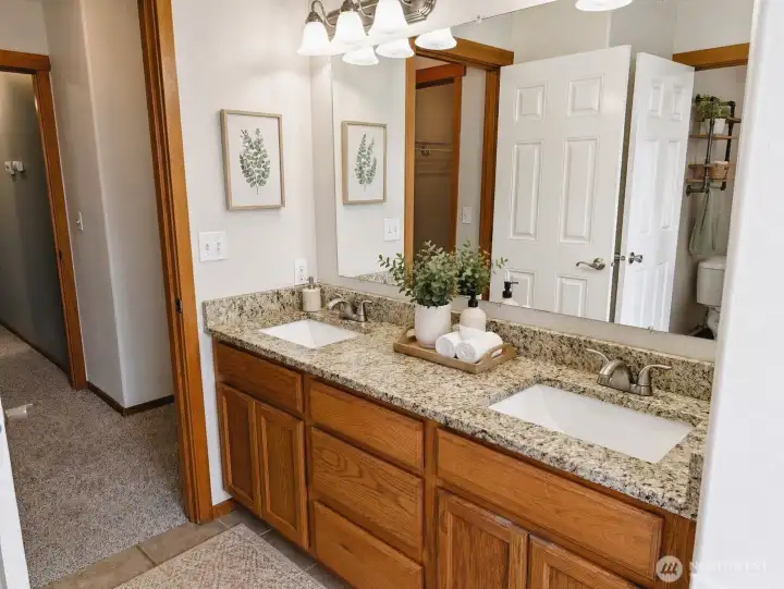 The primary suite includes a walk-in closet and a 5-piece bathroom with dual sinks, soaking tub, and separate shower.