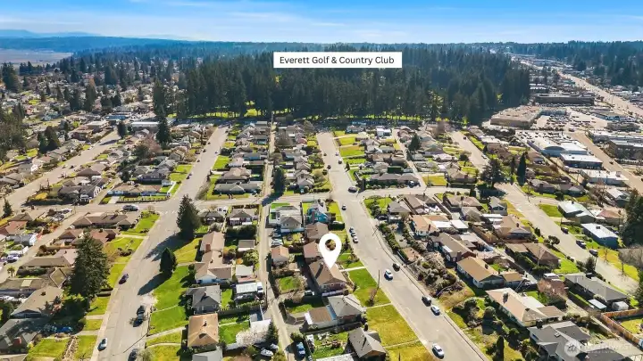 Aerial view facing South showcasing close proximity to Everett Golf & Country Club.