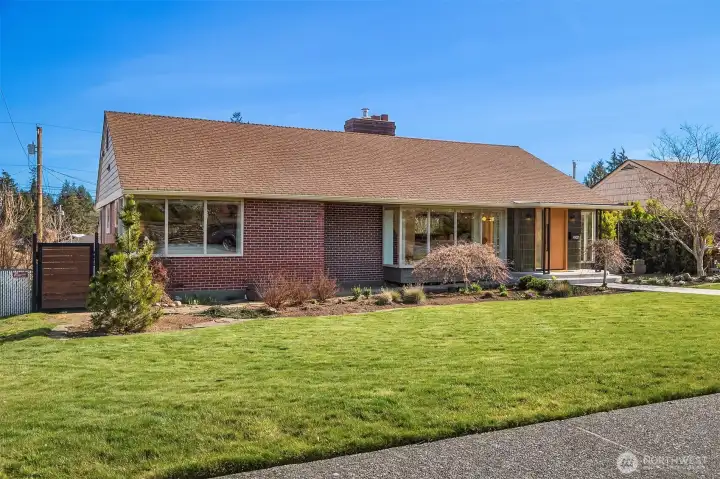 Spacious front yard.