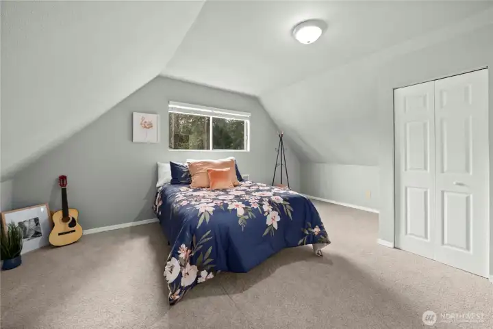 Upstairs bedroom with vaulted ceiling & 1/2 bath