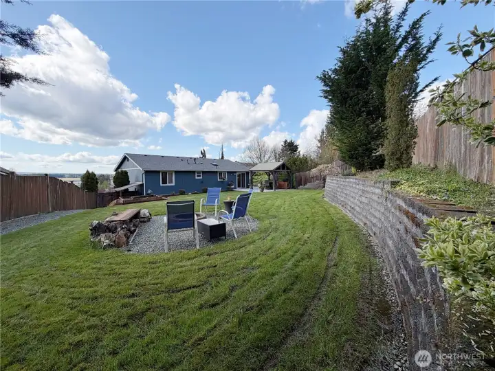 Firepit, conversation area