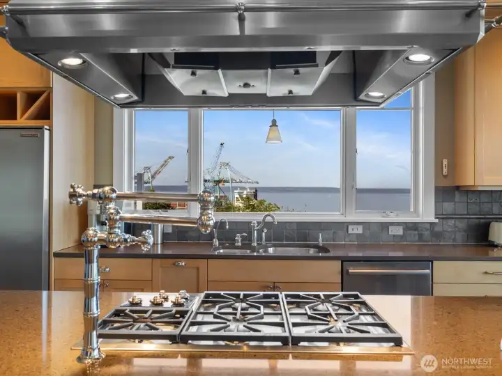 Gas stove complete with pot filler