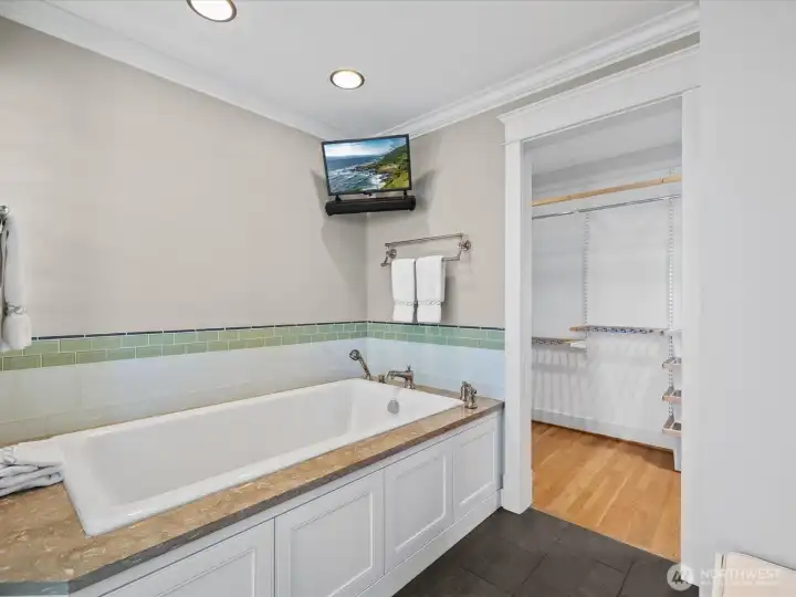 Primary soaking tub
