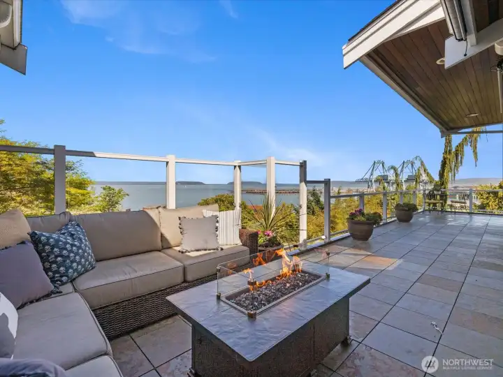 Main level deck off kitchen