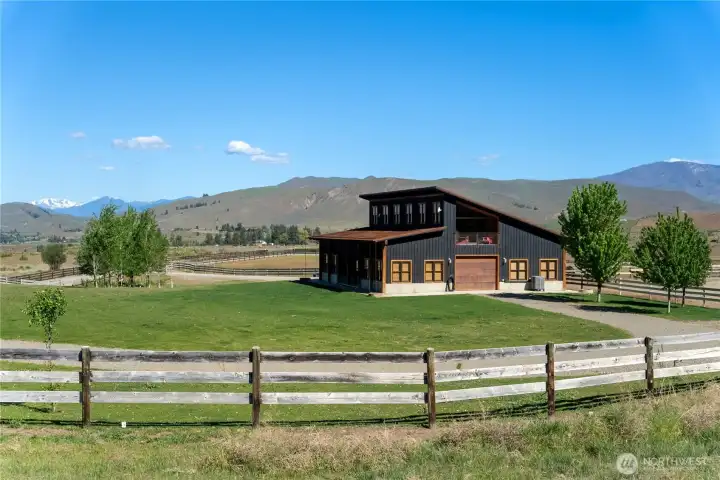 The nearly 4000sf residential barn was designed by Johnston Architects and built in 2015.