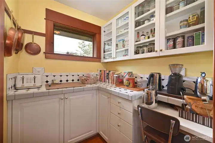 Walk-in service pantry
