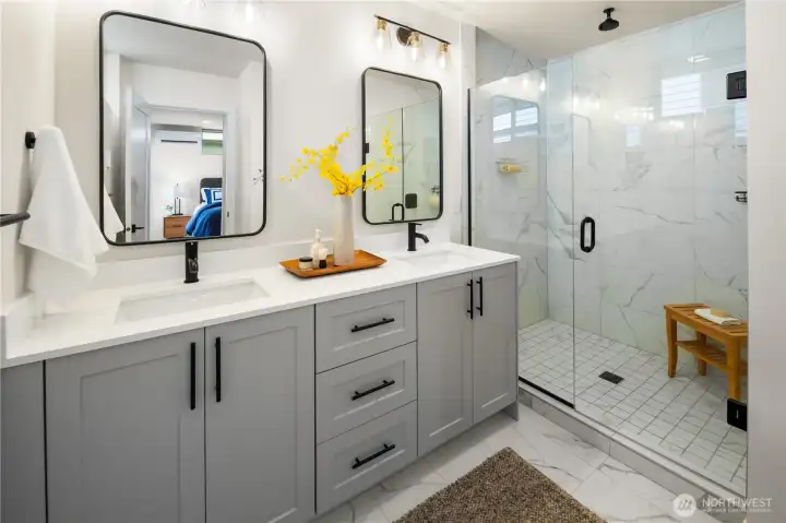Good size primary bathroom with spa like shower. Clean lines and modern touches, tastefuly designed.