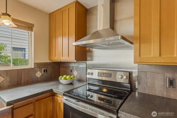 Kitchen w/ Stainless Steel Appliances Kitchen w/ Stainless Steel Appliances