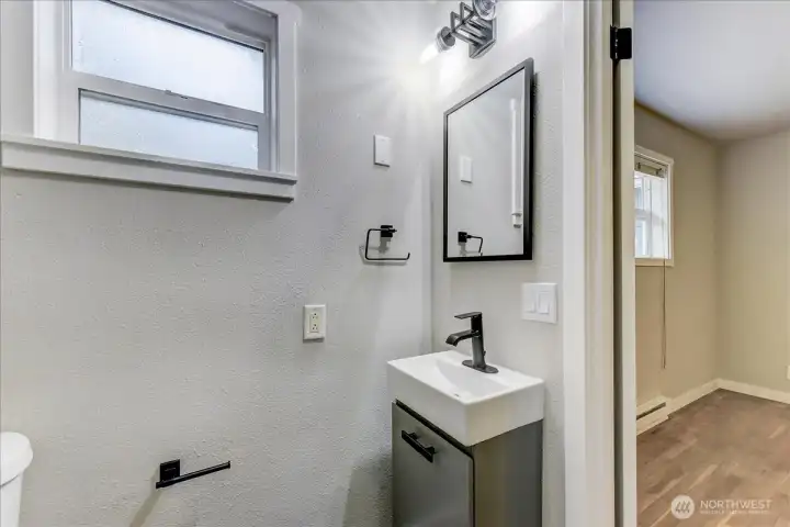 primary offers a 3/4 en suite bath primary offers a 3/4 en suite bath
