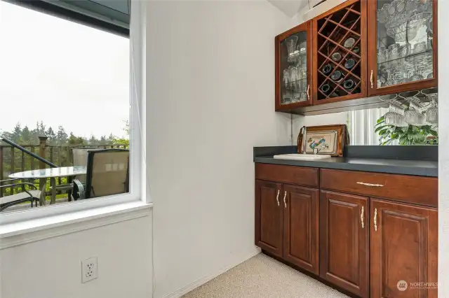 Wet bar off of Livingroom