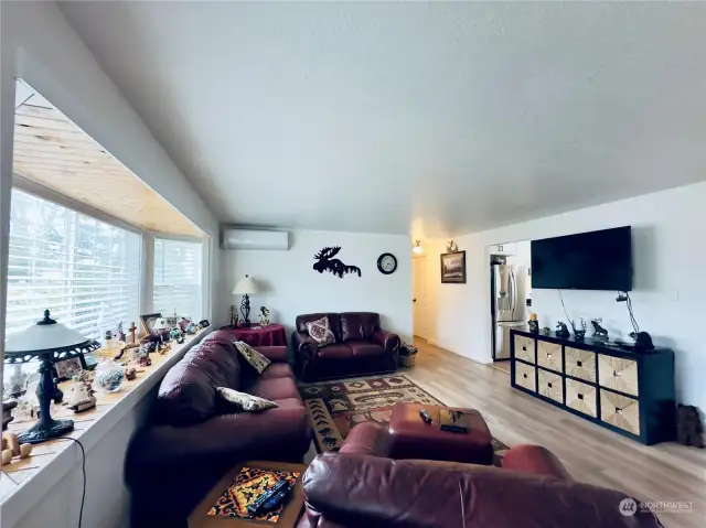 231 Maple Ave NW, Napavine WA Living room