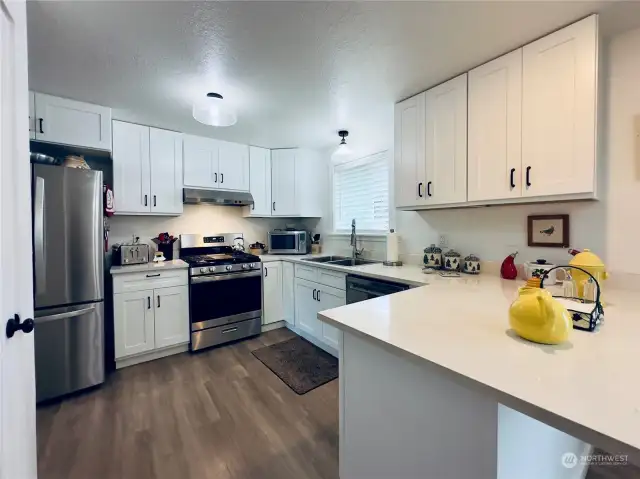 231 Maple Ave NW, Napavine WA view of kitchen and new appliances