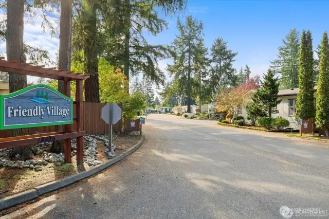 Welcome to this hidden treasure of a community just a minute from the heart of downtown Redmond's abundant amenities