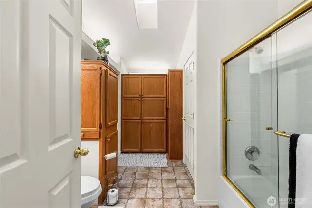 Laundry/Main bath storage