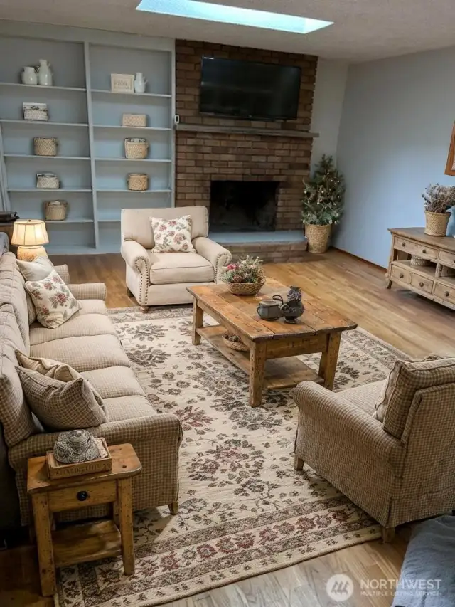 VIRTUAL STAGED LIVING ROOM