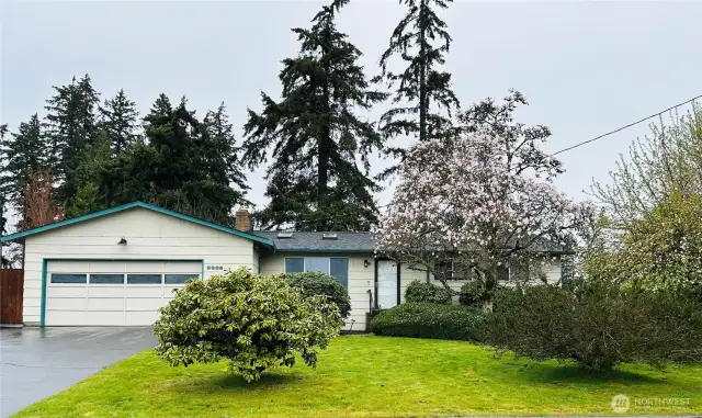 40 Year Roof Was installed In 2014 & Newer Storm Door Too!