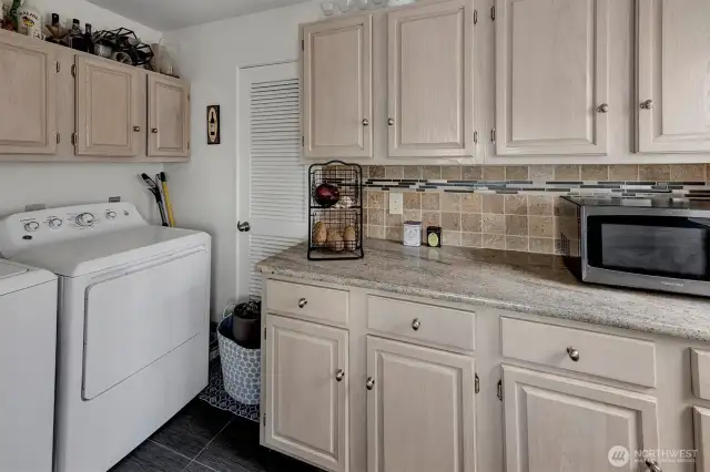 ~large pantry/laundry room off kitchen both unit 3 & 4