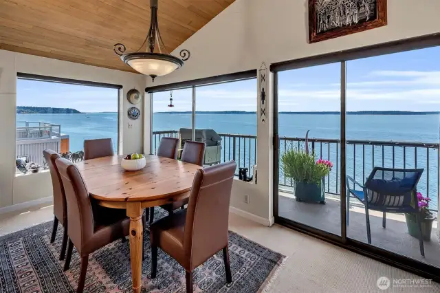 ~dining area