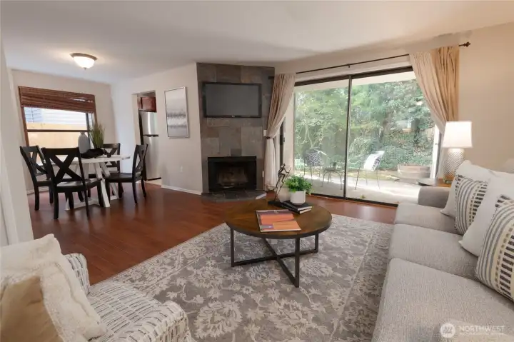 Beautiful 2 br/ 1ba end unit in Juanita!
