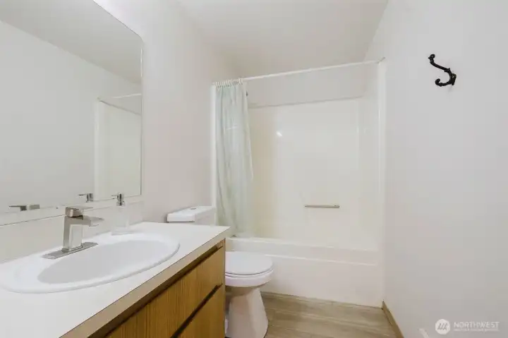 Primary/Main Bath with bath tub.