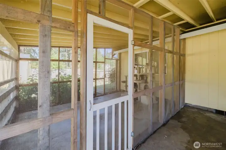 Screened Patio area.
