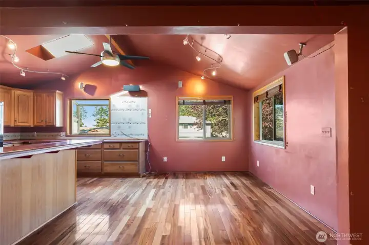 Vaulted ceiling. Plenty of storage and counter space.